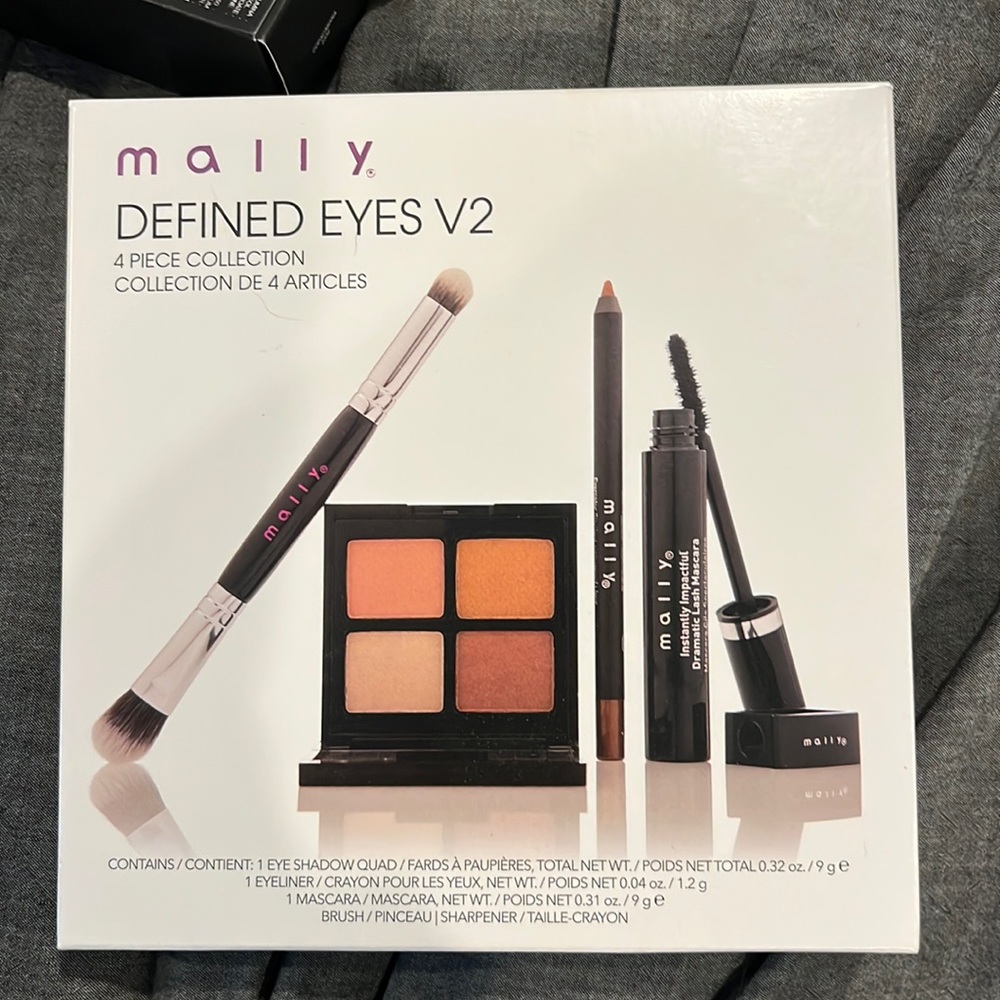 Molly defined eyes V2